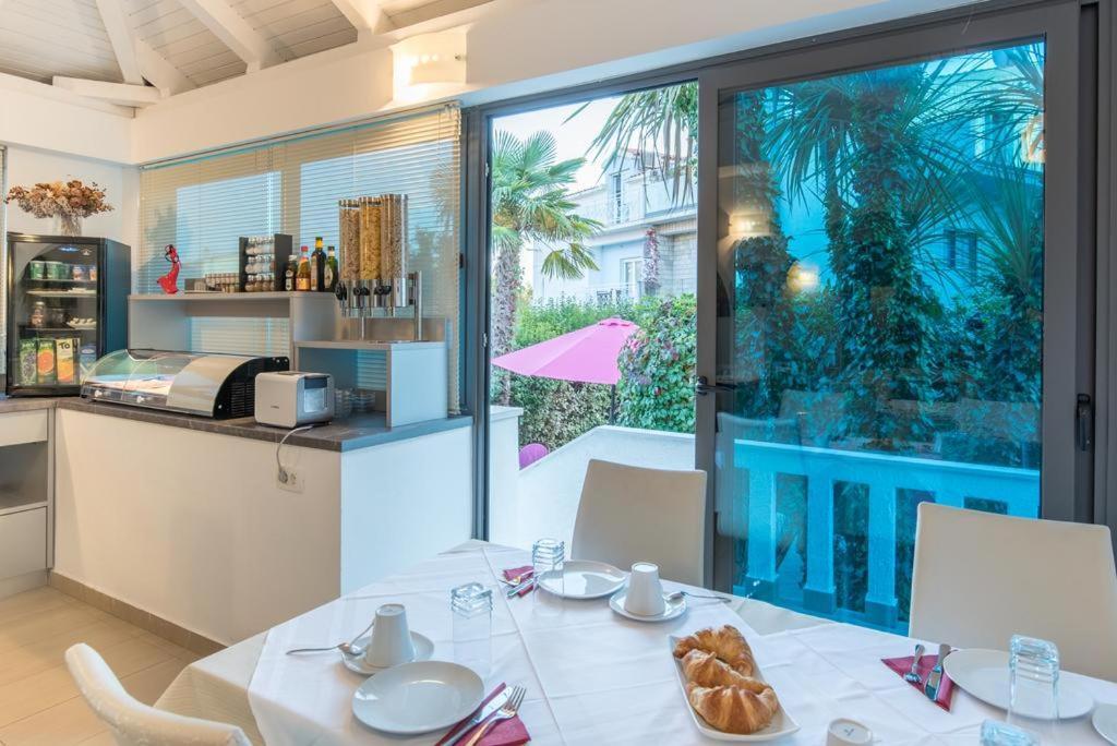 Bed & Breakfast Pino Podstrana Ngoại thất bức ảnh