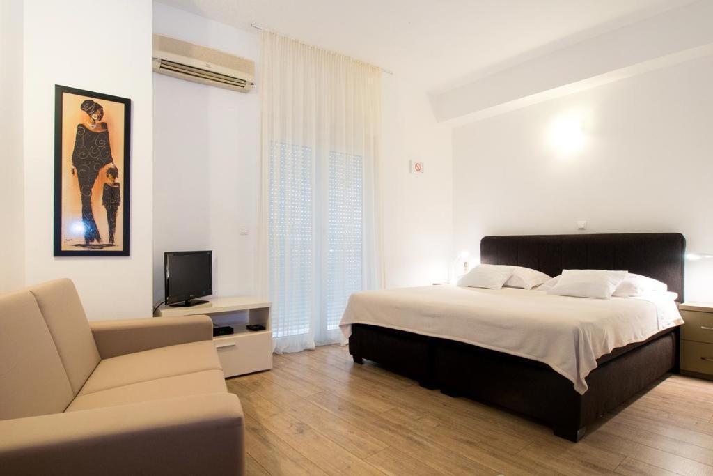 Bed & Breakfast Pino Podstrana Ngoại thất bức ảnh