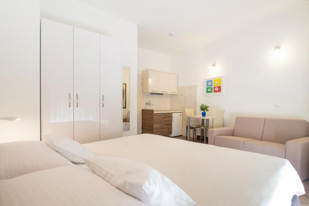 Bed & Breakfast Pino Podstrana Ngoại thất bức ảnh